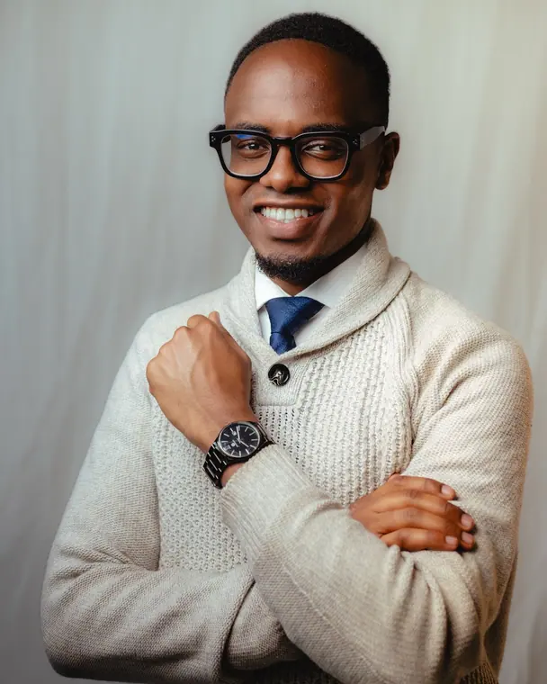 Single-light studio portrait on a seamless backdrop
