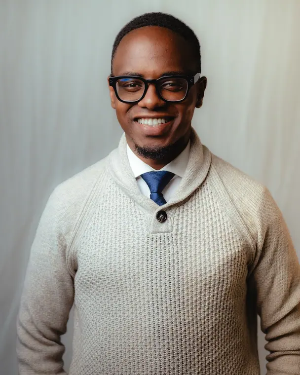 Single-light studio portrait on a seamless backdrop
